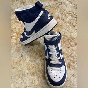 Nike boys size 1 with Velcro closures - very good condition